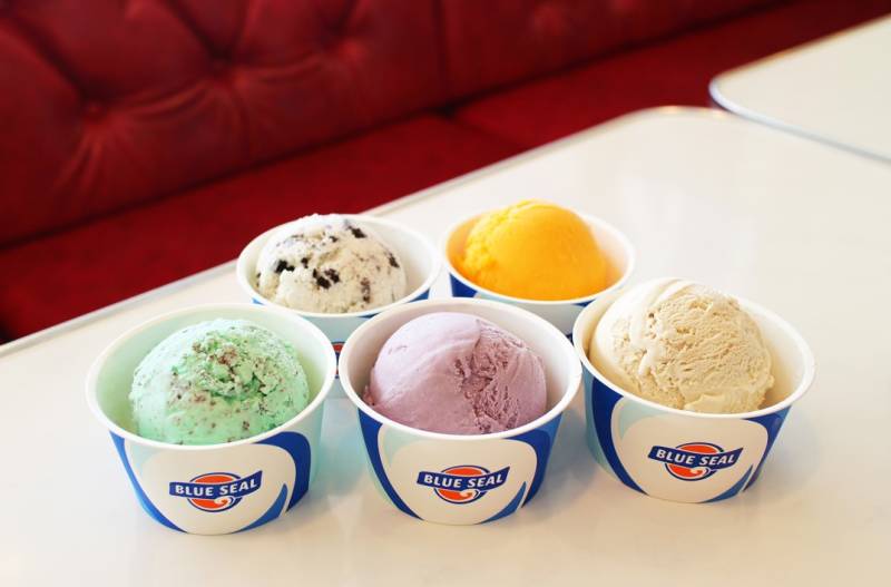 『BLUE SEAL オキナワ ハナサキマルシェ店』GRAND　OPENのご案内