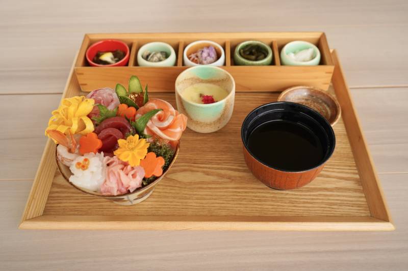 海邦丸 美ら花 海鮮丼 2,750円(税込)