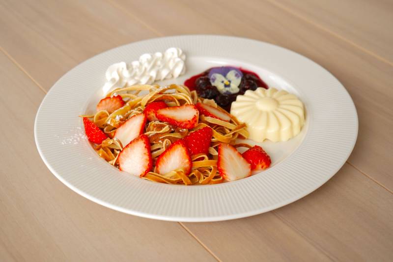 Bachikwai ベリークレーププレート ババロア添え 900円(税込)